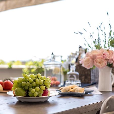 Velebis Superior Apartment - Luxurious One-Room Apartment With Jacuzzi - Prestigious Location By The Sea In The New City Center Of Znjan - Panoramic View Of The Sea And Islands - Free Garage Parking - Buralux Properties Split Exterior foto