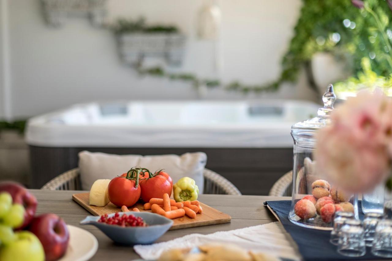 Velebis Superior Apartment - Luxurious One-Room Apartment With Jacuzzi - Prestigious Location By The Sea In The New City Center Of Znjan - Panoramic View Of The Sea And Islands - Free Garage Parking - Buralux Properties Split Exterior foto
